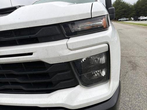 Summit White 2024 Chevrolet Silverado 2500 Custom