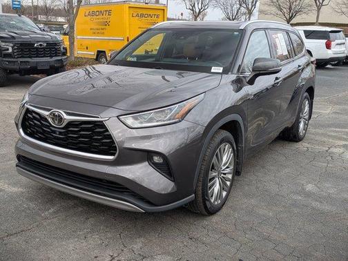 2022 Toyota Highlander Platinum
