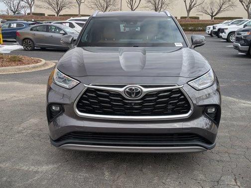 2022 Toyota Highlander Platinum