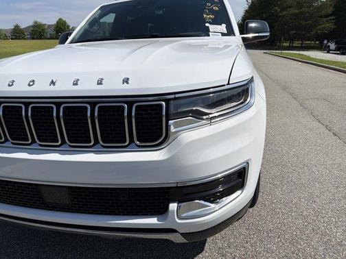 Bright White Clearcoat 2024 Jeep Wagoneer L Series III