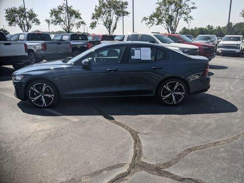 2024 Volvo S60 B5 Plus Dark Theme