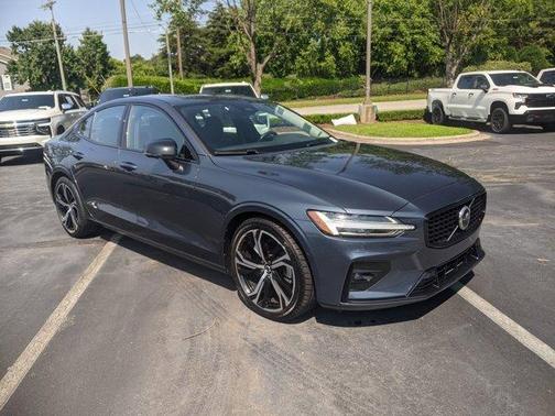 2024 Volvo S60 B5 Plus Dark Theme