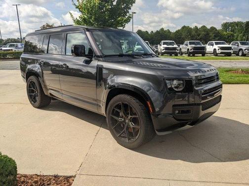 2025 Land Rover Defender P500 V8