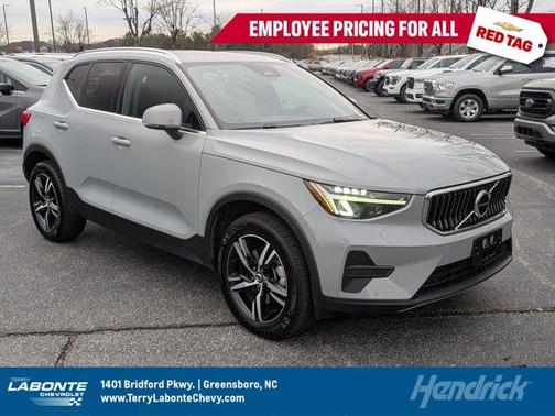 2025 Volvo XC40 B5 Core Bright Theme