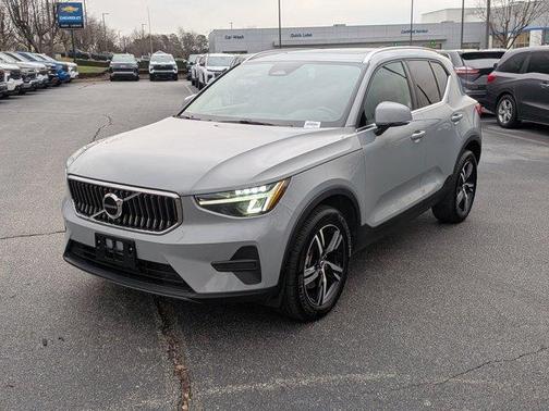 2025 Volvo XC40 B5 Core Bright Theme