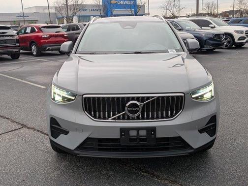 2025 Volvo XC40 B5 Core Bright Theme