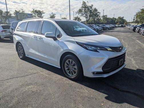 2022 Toyota Sienna XLE