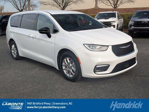 2025 Chrysler Pacifica Select