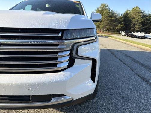 Iridescent Pearl Tricoat 2021 Chevrolet Suburban High Country
