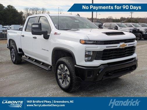 Summit White 2026 Chevrolet Silverado 2500 Custom