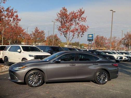 2024 Lexus ES 300h Ultra Luxury