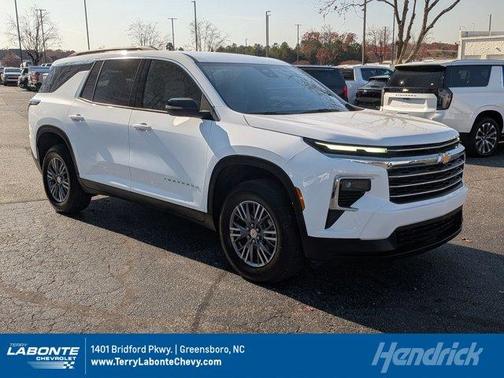 2025 Chevrolet Traverse LT