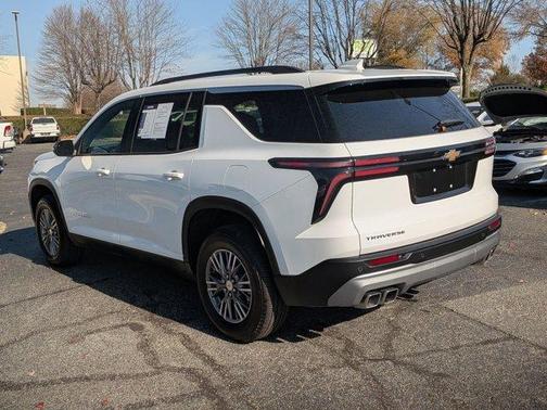 2025 Chevrolet Traverse LT