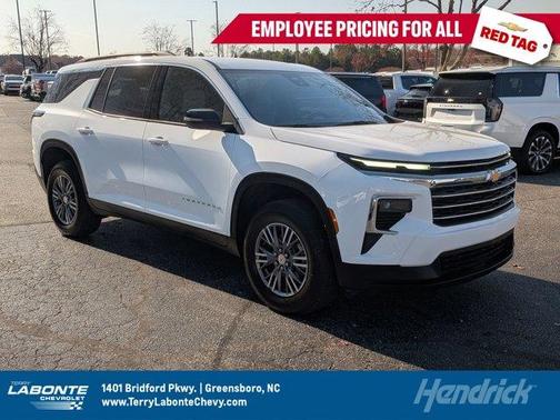 2025 Chevrolet Traverse LT