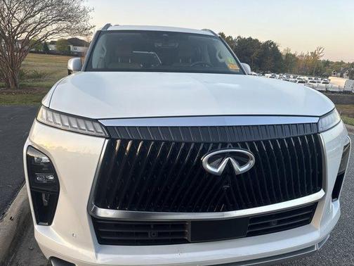 Radiant White 2026 INFINITI QX80 Luxe