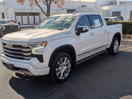 Iridescent Pearl Tricoat 2023 Chevrolet Silverado 1500 High Country