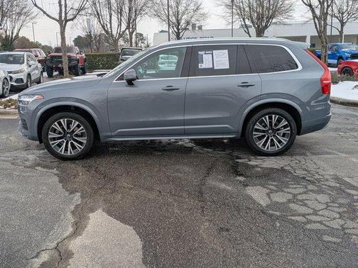 2022 Volvo XC90 T5 Momentum 7 Passenger