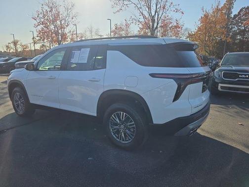 2025 Chevrolet Traverse LT