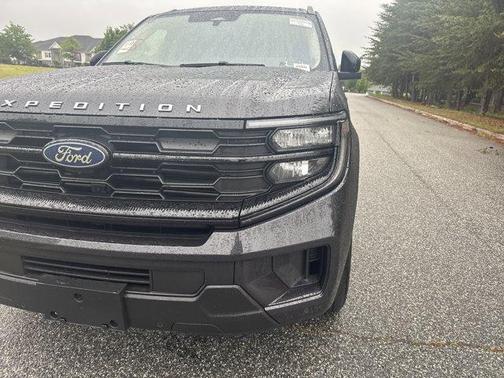 Dark 2025 Ford Expedition Active