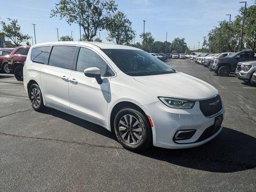 2023 Chrysler Pacifica Hybrid Touring L