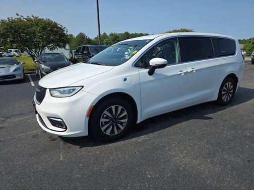 2023 Chrysler Pacifica Hybrid Touring L