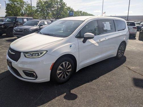2023 Chrysler Pacifica Hybrid Touring L