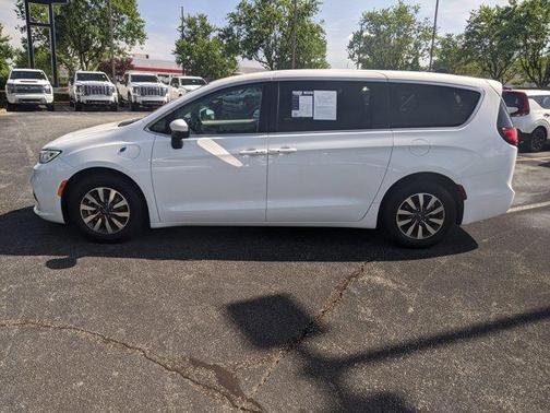 2023 Chrysler Pacifica Hybrid Touring L
