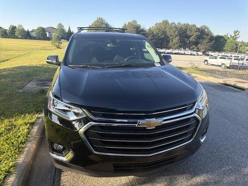 Mosaic Black Metallic 2020 Chevrolet Traverse LT Cloth