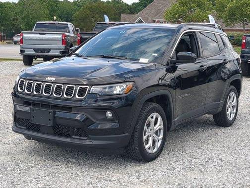 Diamond Black 2024 Jeep Compass Latitude