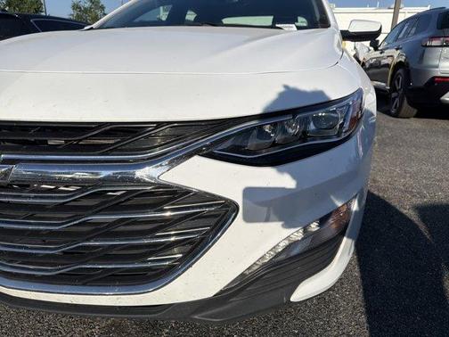 Summit White 2024 Chevrolet Malibu 2LT