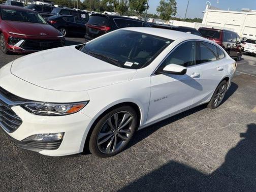 Summit White 2024 Chevrolet Malibu 2LT