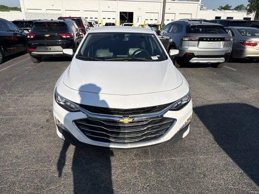 Summit White 2024 Chevrolet Malibu 2LT