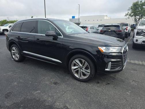 2022 Audi Q7 45 Premium Plus