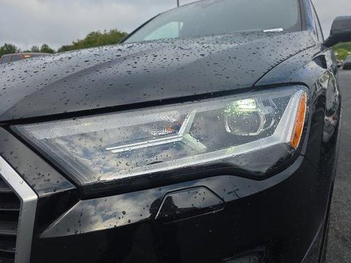 2022 Audi Q7 45 Premium Plus