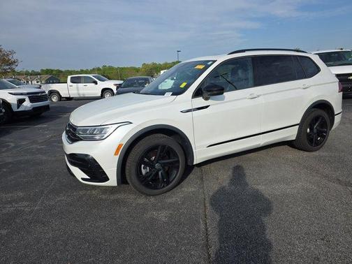2024 Volkswagen Tiguan 2.0T SE R-Line Black