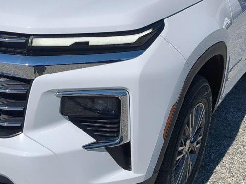 Summit White 2026 Chevrolet Traverse LT
