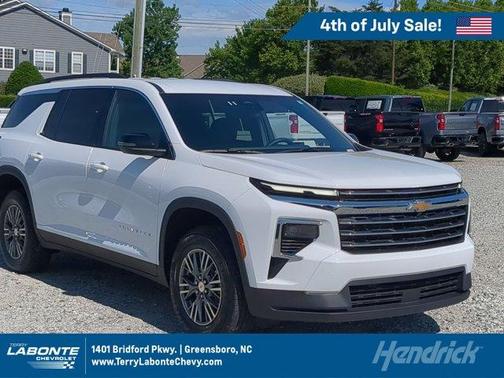 Summit White 2026 Chevrolet Traverse LT
