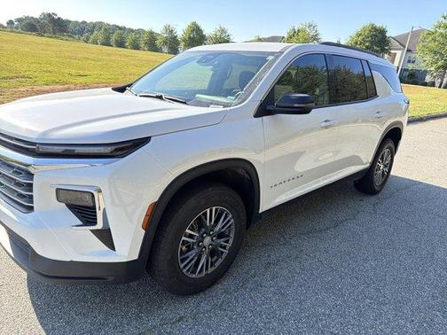 Summit White 2026 Chevrolet Traverse LT
