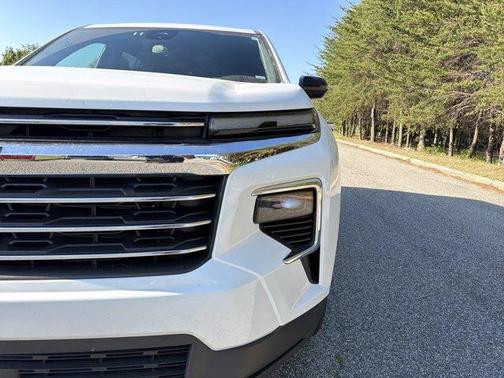 Summit White 2026 Chevrolet Traverse LT