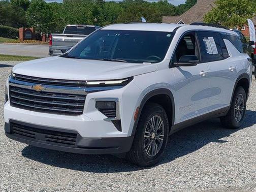 Summit White 2026 Chevrolet Traverse LT