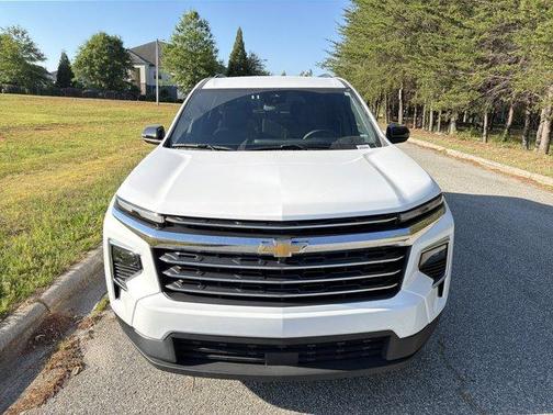 Summit White 2026 Chevrolet Traverse LT