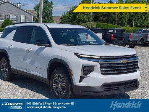 Summit White 2026 Chevrolet Traverse LT