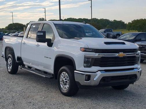 Summit White 2025 Chevrolet Silverado 2500 LT