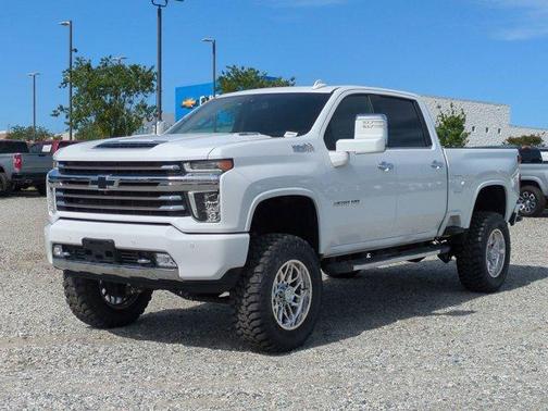 Summit White 2022 Chevrolet Silverado 2500 High Country