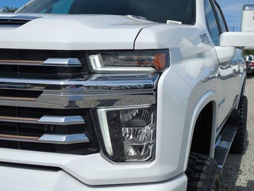 Summit White 2022 Chevrolet Silverado 2500 High Country