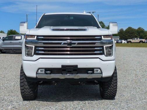 Summit White 2022 Chevrolet Silverado 2500 High Country