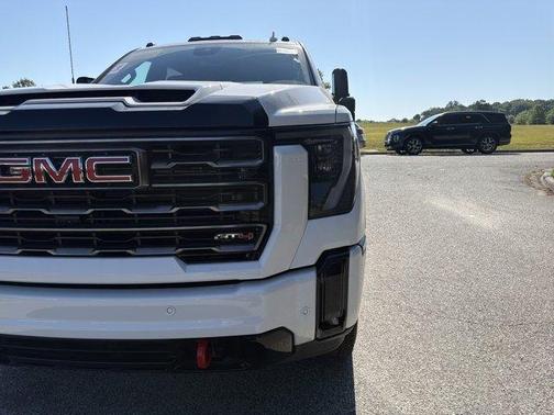 Summit White 2025 GMC Sierra 2500 AT4