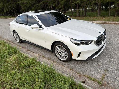 Mineral White Metallic 2024 BMW 530 i