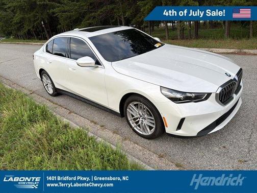 Mineral White Metallic 2024 BMW 530 i