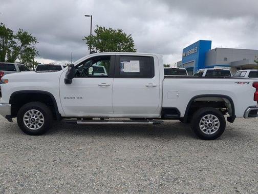 Summit White 2025 Chevrolet Silverado 2500 LT